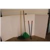 Image 6 : ** (2) Rakes - 36" Trimmers