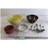 Image 1 : (4) Bowls, (4) Spoons, Pie Server