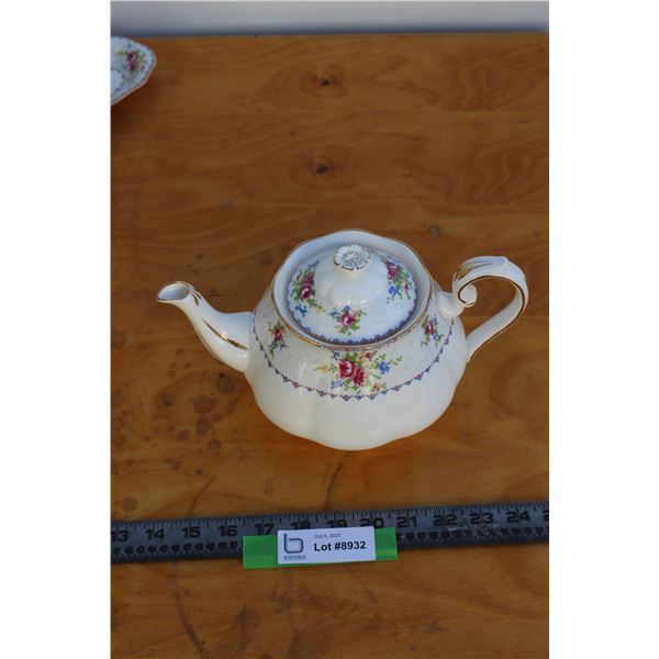 ** Royal Albert Bone China  Petit Point China  Teapot