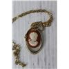 Image 4 : Women's Cameo Necklace in Case