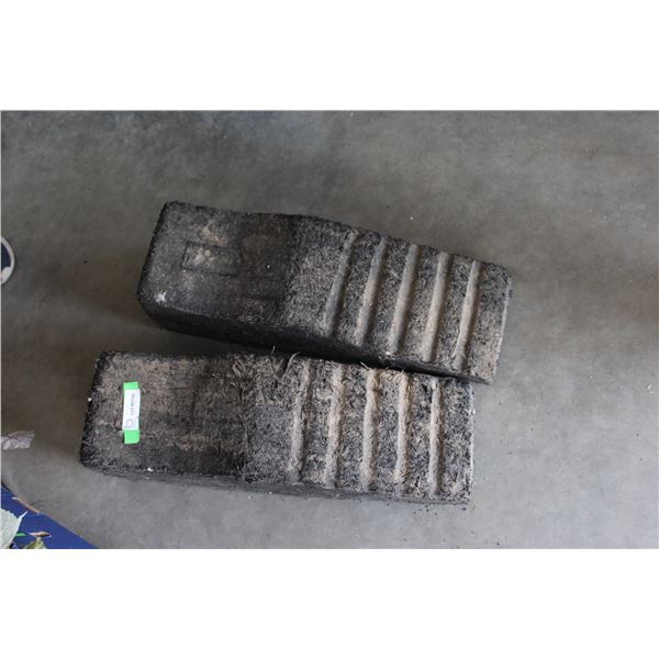 ** (2) Rubber-Molded Car Ramps