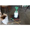 Image 4 : ** 1.3 Gallon Weed Sprayer, Metal Plate - 18" x 14"
