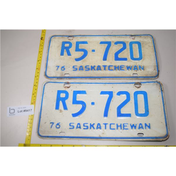 Matched Set of Sask 1976 Register License Plates