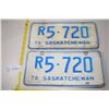 Image 1 : Matched Set of Sask 1976 Register License Plates