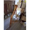 Image 2 : WOODEN EASEL