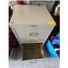 Image 2 : 2 DRAWER LETTER SIZE FILING CABINET