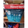 Image 2 : NEW HONEYWELL COOL MIST HUMIDIFIER