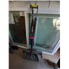 Image 2 : 2 SNOWSHOVELS & A CAR BROOM