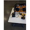 Image 2 : DEWALT DC011 JOBSITE RADIO WITH CORDLESS DRILL WORKING WITH 3 BATTERIES AND CHARGER