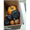 Image 3 : BOX OF HALLOWEEN DECOR