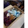 Image 3 : WOOD TOY BOX/BENCH WITH NEW STUFFED ANIMALS