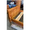 Image 2 : SOLID PINE QUEENSIZE BEDFRAME