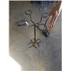 Image 2 : 5FT TALL GIRAFFE AND 4 ARM HORSESHOE RACK