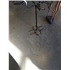 Image 3 : 5FT TALL GIRAFFE AND 4 ARM HORSESHOE RACK