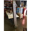 Image 1 : TRIPOD PROJECTOR SCREEN