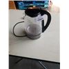 Image 4 : HAMILTON BEACH 1.7.L GLASS KETTLE TESTED AND WORKING - RETAIL $59