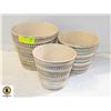 Image 1 : CERAMIC PLANT POTS- LOT OF 3 ASSORTED SIZES