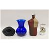 Image 1 : LOT OF 3 ASSORTED VASES