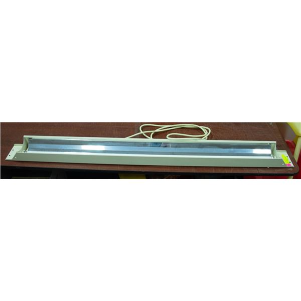 FLUORESCENT GARAGE LIGHT