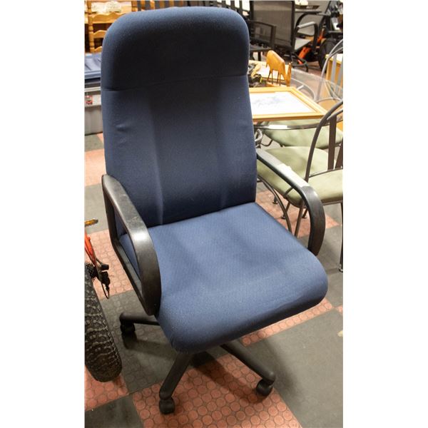 OFFICE CHAIR ON WHEELS