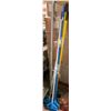 Image 1 : 5 FIBERGLASS MOP HANDLES