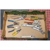 Image 1 : FLAT WITH VARIETY OF HAND TOOLS INCL.