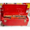 Image 2 : TOOLBOX WITH 7 PIPE WRENCHES ETC