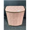 Image 1 : Vintage Laundry Basket