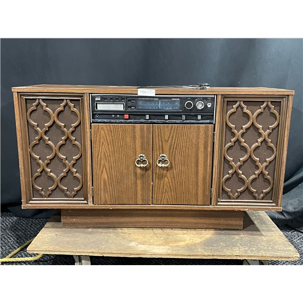 Sound Design Vintage Stereo System