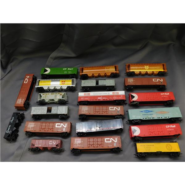 Lot of 20 HO Scale Train Carts CN, Canadian Wheat Board, CP Rail