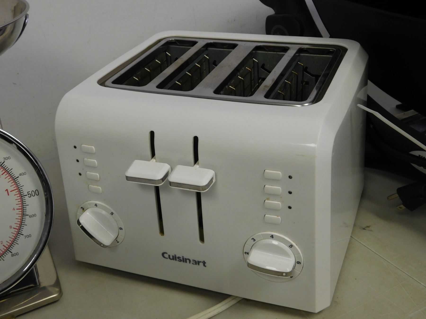 Lot of 4 pcs Kitchenware Modern Toaster, Scales Vintage and Modern ...