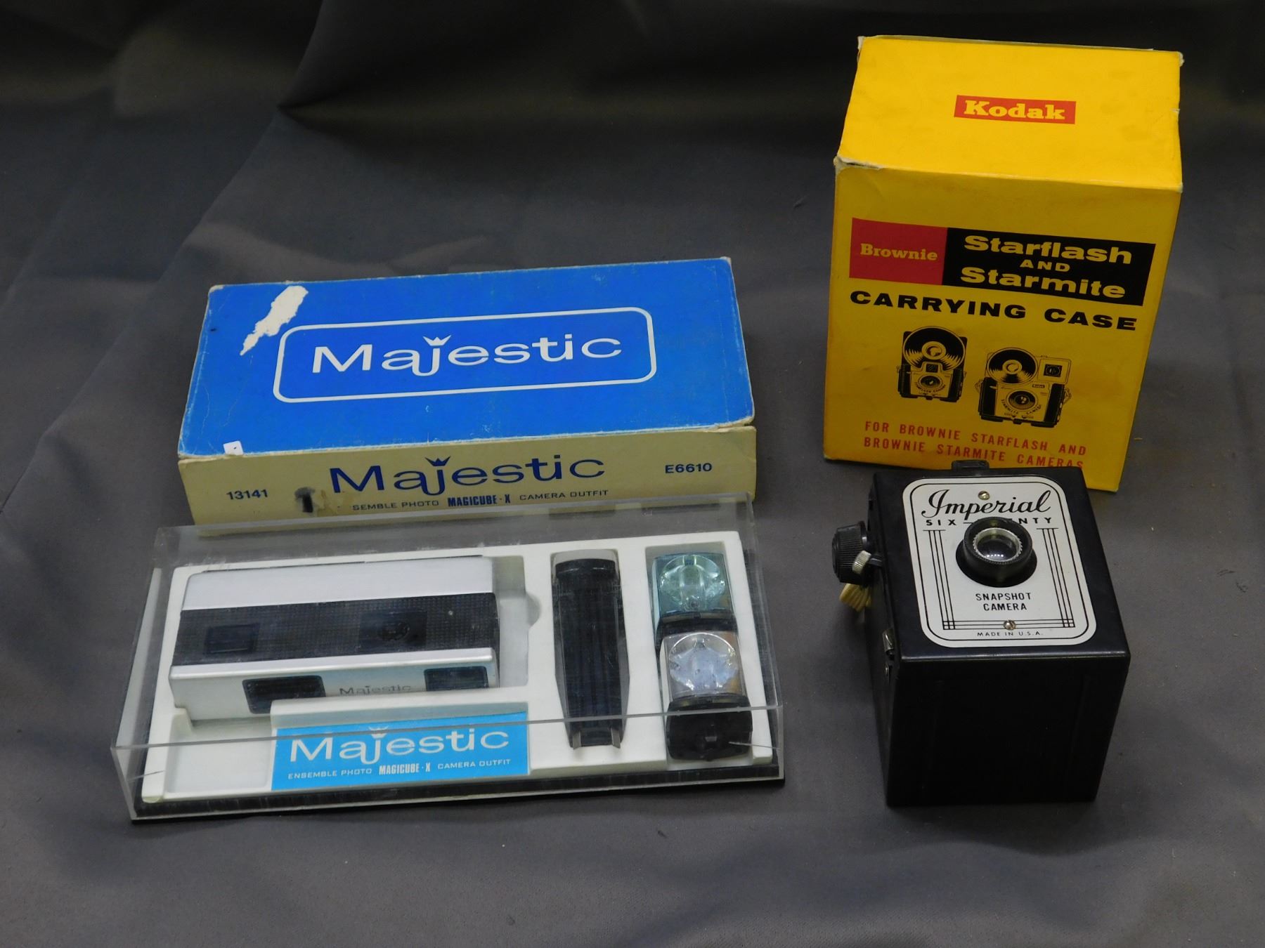 Lot of 2 Imperial Six-Twenty Snapshot Camera Case and Majestic Magicube ...