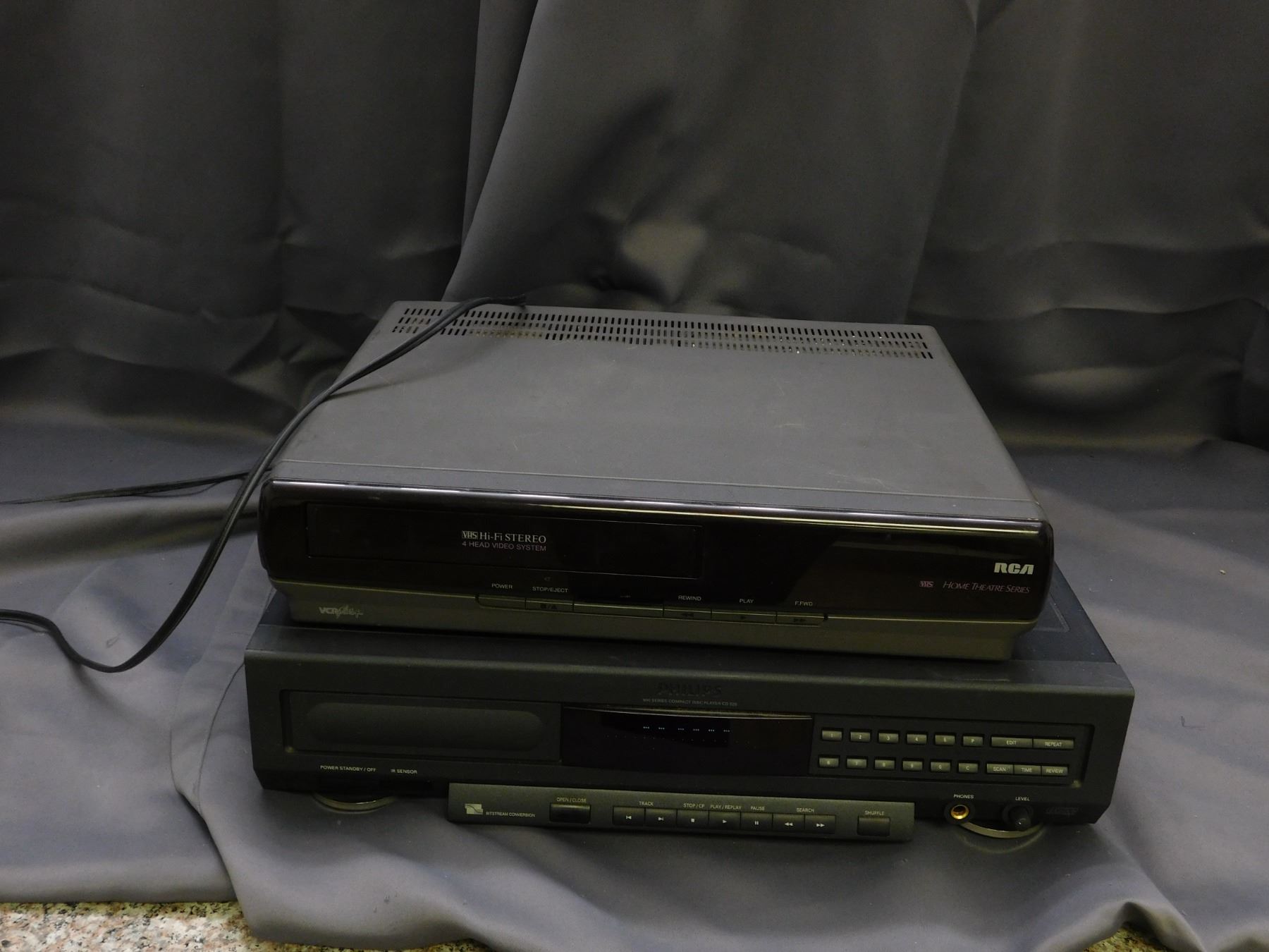 Phillips 900 Series Compact Disc Player CD920 *As is* and VCR+ RCA Home ...