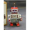 Image 2 : Tin Robot Wind-Up with Box and Key Modern