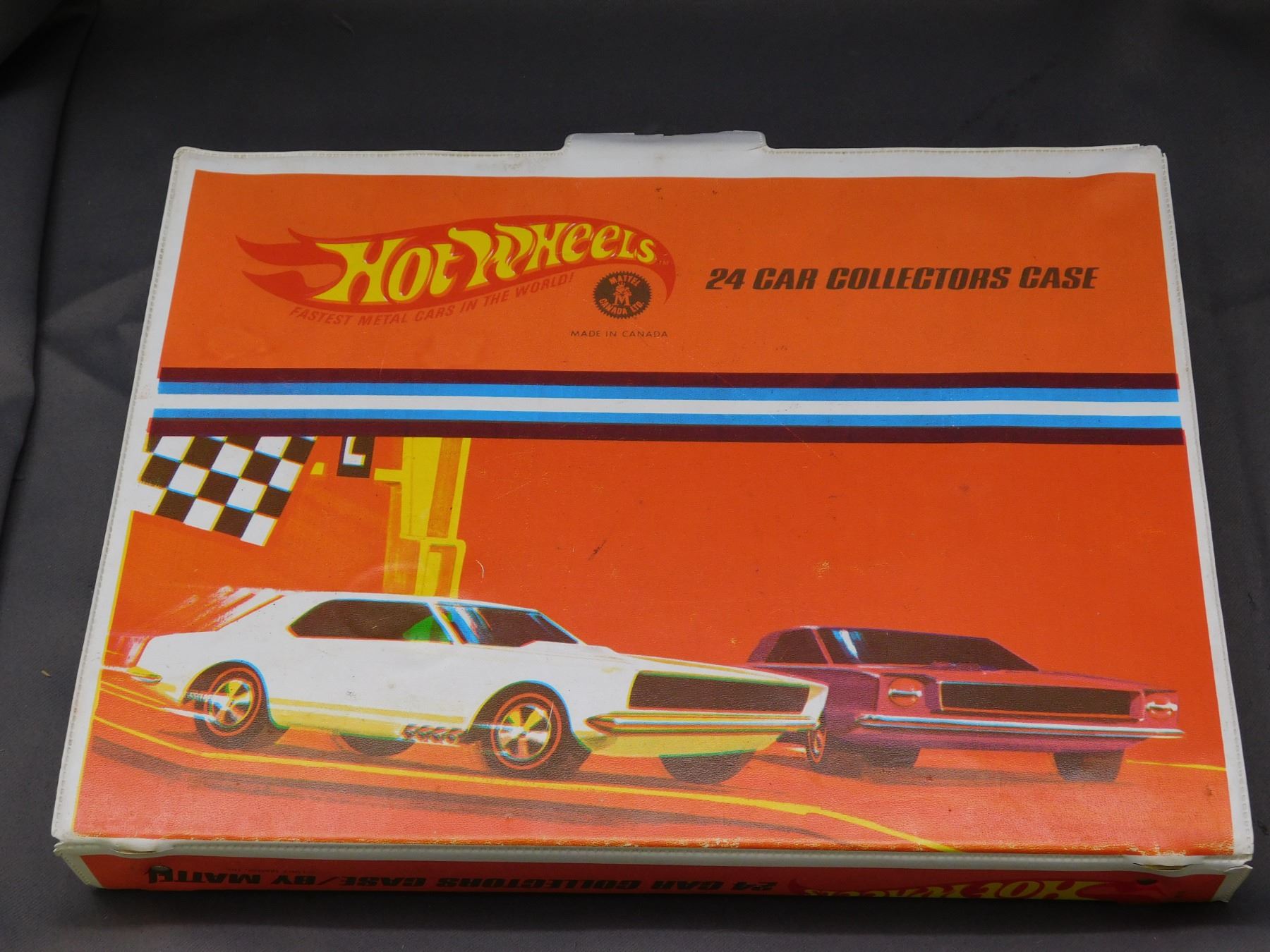 Vintage 1967 Hot Wheels 24 Car Collectors Case w 24 Cars Inside