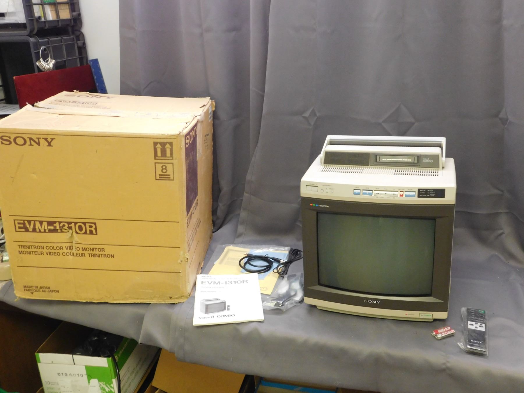 Video 8 Combo Trinitron Sony Color Monitor EVM-1310R