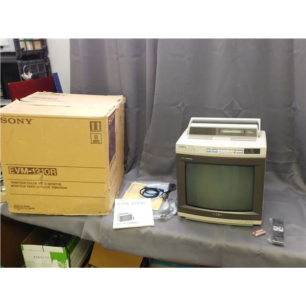 Video 8 Combo Trinitron Sony Color Monitor EVM1310R