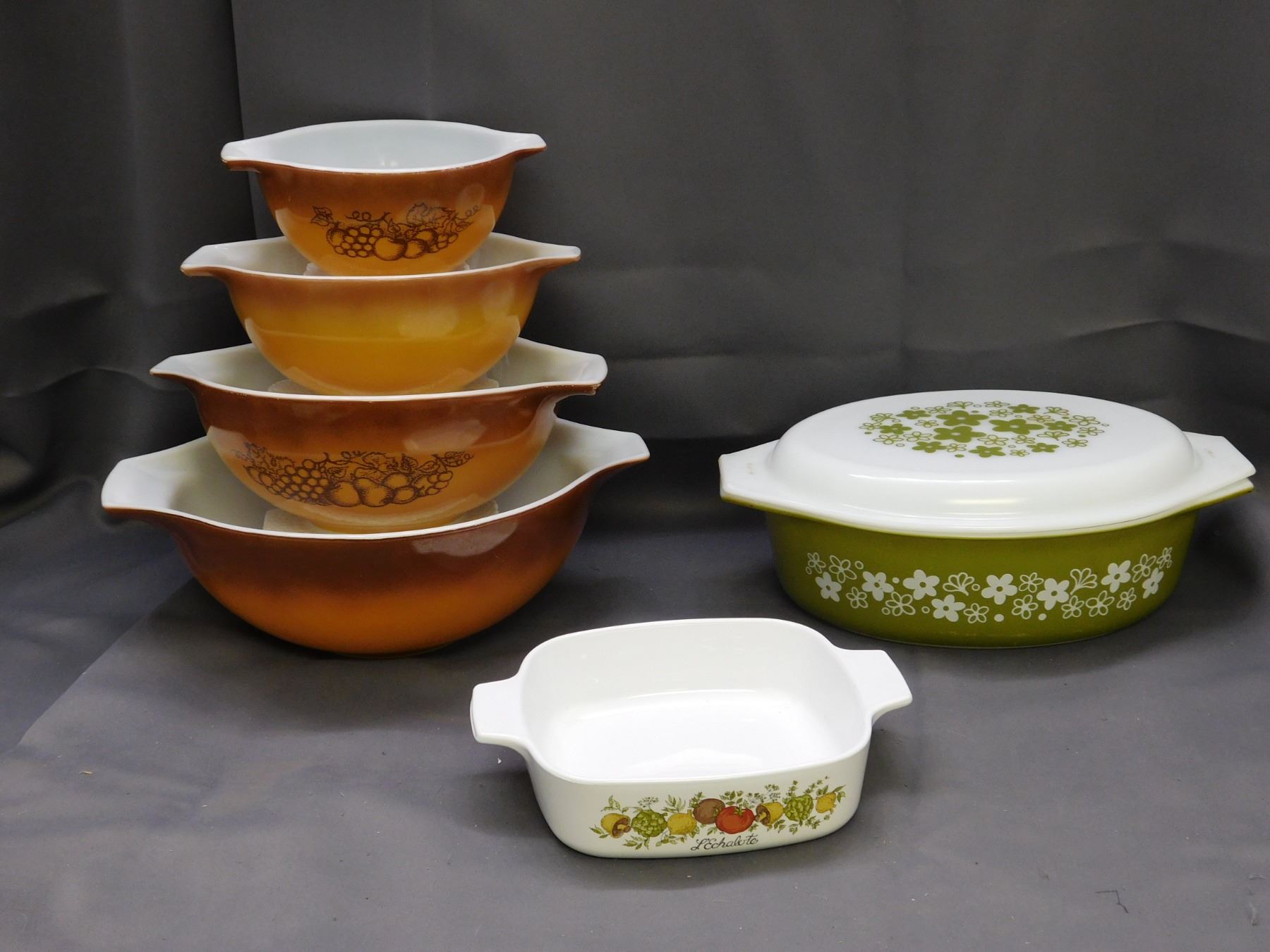 Pyrex Old Orchard Mixing Bowls, Corningware Baking Dish, 045 3 1/2 qt