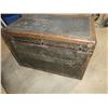 Image 8 : 1 Antique Trunk