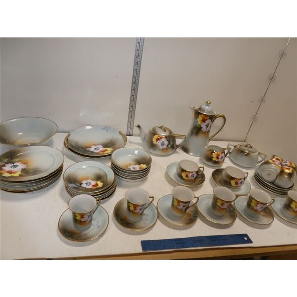 Beautiful, Elegant Antique 1928 Meito China Set.