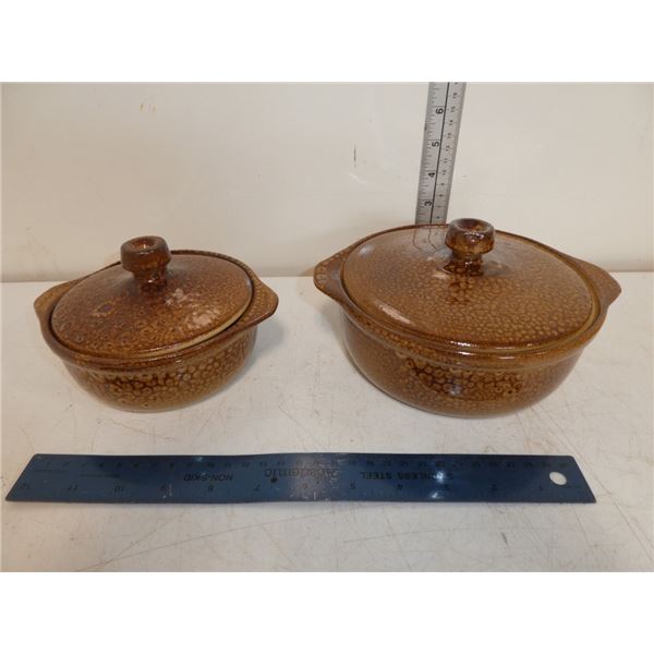 Set of 2 Medalta Matching Lidded Casseroles