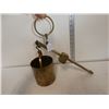 Image 1 : Antique Testing Scale and Bucket