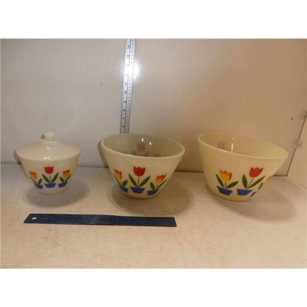 Vintage Set of 3 Nesting Fire King Tulip Design