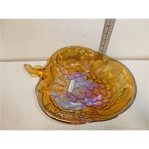 Vintage Leaf Shaped Carnival Irridesent Amber Glas