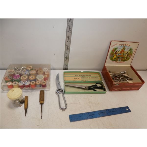 Assortment of Vintage Sewing Accesories