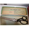Image 2 : Assortment of Vintage Sewing Accesories