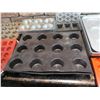 Image 8 : Multiple Metal & Silicone Baking Sheets, Muffin Pans, Loaf Size, etc