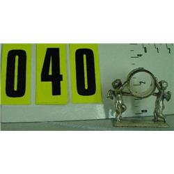 Silver napkin holder, 2 cherubs