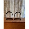 Image 1 : 2 Vintage Iron Stirrups 6H 5W