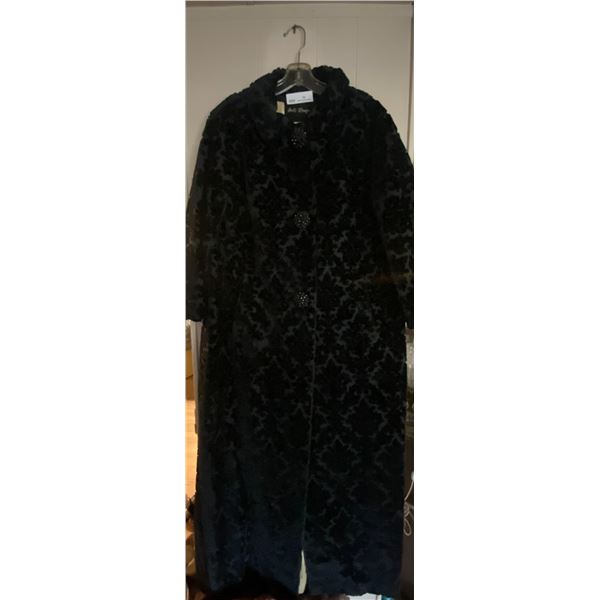 Vintage Holt Renfrew Black Velvet Full Length Opera Coat  Size Large